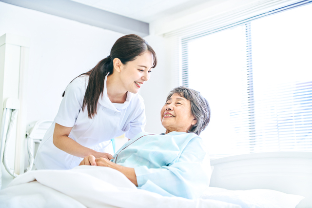 優しい看護師のイメージ画像