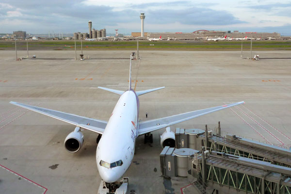 こんなときどうするシリーズ【もしも飛行機で急病人に出くわしたら】 看護師専用Webマガジン ステキナース研究所 | こんなときどうするシリーズ【もしも飛行機で急病人に出くわしたら】