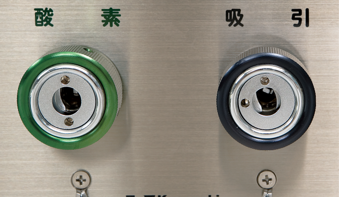 接続面の穴の形状が異なる