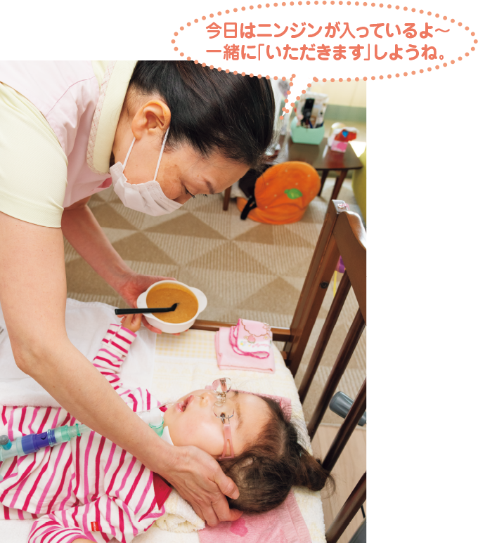 ミキサー食を見せて食品の香りや温かさを伝える