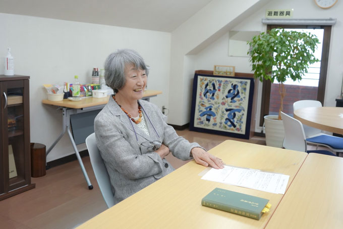 「看護って、本来楽しいものなんですよ。」と笑顔で語る金井先生