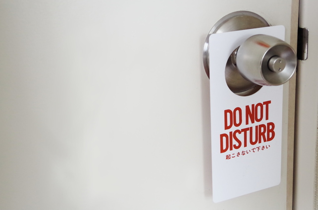 ホテル　起こさないで　Do Not Disturb Card