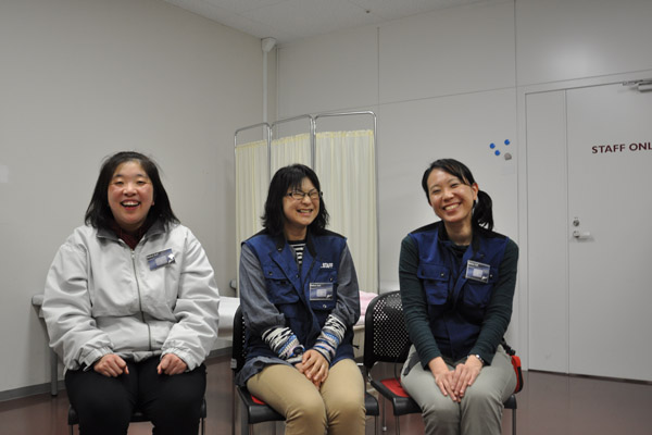 左から、沢辺さん、佐々木さん、大崎さん。皆さん看護師さんです