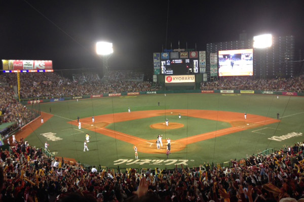 巡視席からの眺め。球場内を一望できます