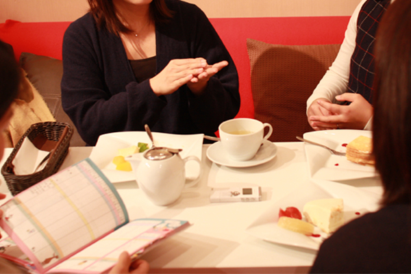 【看護roo!】看護師専用Webマガジン ステキナース研究所 | 浪費家？堅実？気になるナースの貯金事情【看護師座談会】