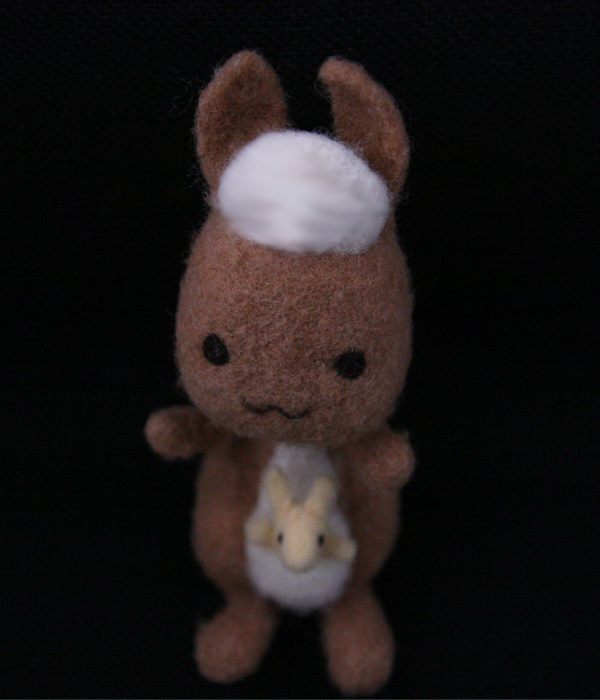 少しうつむくかんごるーの画像